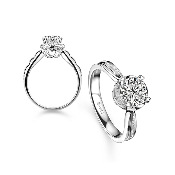 Love is Beauty Collection 18K White Gold Diamond Ring