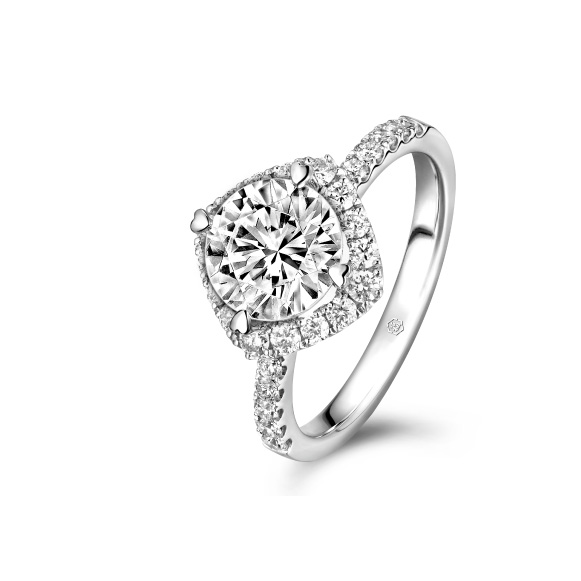 Love is Beauty Collection 18K Gold Diamond Ring