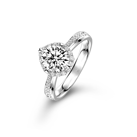 Love is Beauty Collection 18K White Gold Diamond Ring